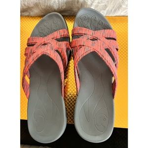 Itasca Ladies Sandals